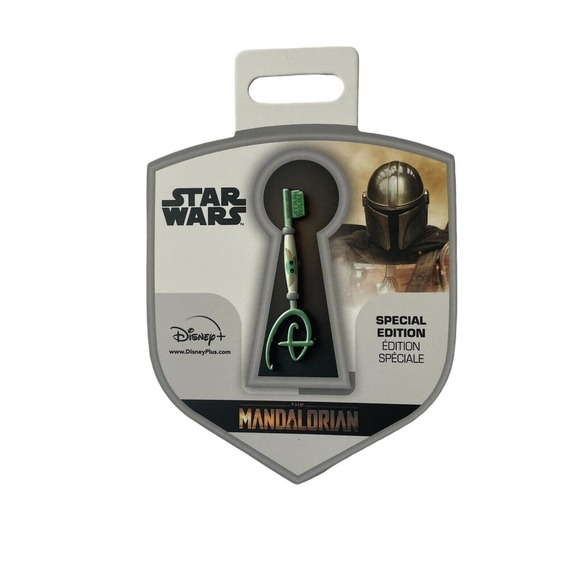 Baby Yoda Grogu Star Wars The Mandalorian Special Edition Collectible Key Pin - Picture 1 of 2